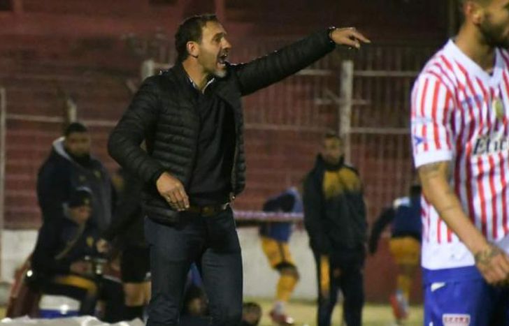 Marcelo Franchini dio un paso al costado tras el 0-3 ante Villa San Carlos.