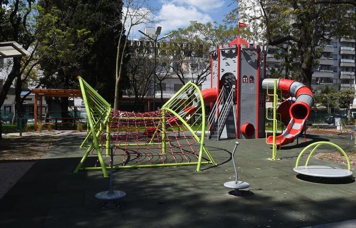 Falta poco para que terminen los trabajos en la Plaza del Campeón, en Banfield.
