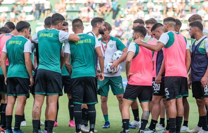 El Taladro se desprendió de otro jugador.