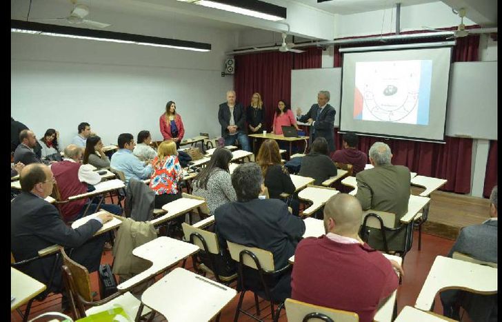 Organizado por las autoridades de la Universidad.