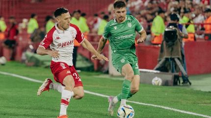 Banfield y Huracán se miden en Parque Patricios. Banfield y Huracán se miden en Parque Patricios.