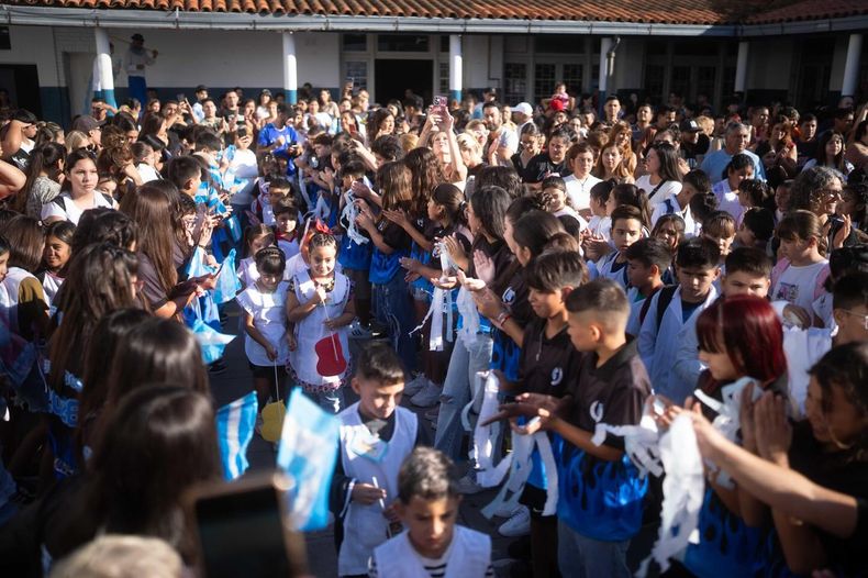 Docentes, familias y los m&aacute;s de 280 alumnos de nivel primario compusieron el contexto de la jornada de inicio del ciclo de aprendizaje.&nbsp;