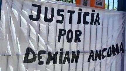 La víctima tenía 7 años y fue baleado en el cuello en una casa de Llavallol. La víctima tenía 7 años y fue baleado en el cuello en una casa de Llavallol.