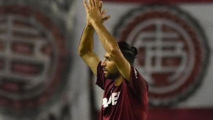 Diego Valeri fue ovacionado en la Fortaleza. Todo parece indicar que fue su último partido en Lanús. Diego Valeri fue ovacionado en la Fortaleza. Todo parece indicar que fue su último partido en Lanús.