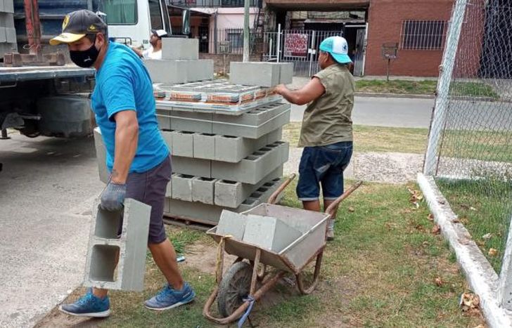 El centro está entre las calles Ginebra y Claudio de Alas.