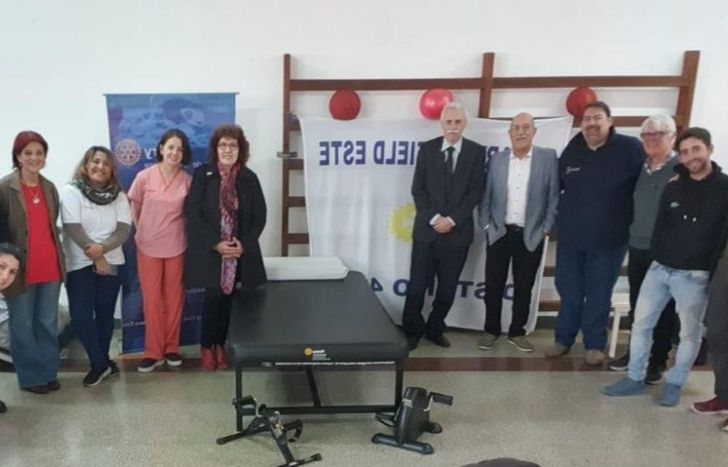 Se entregó un camastro de rehabilitación y dos pedaleras tipo minibyke.