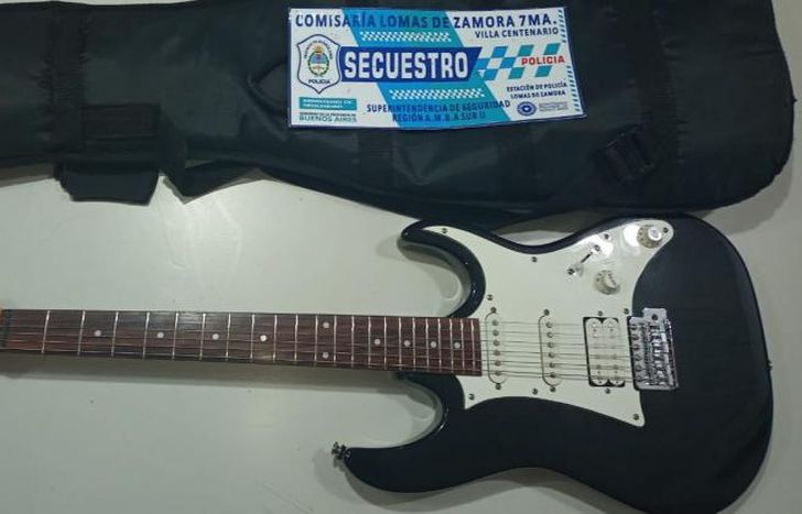 Se trata de una guitarra eléctrica Ibañez GRX40.