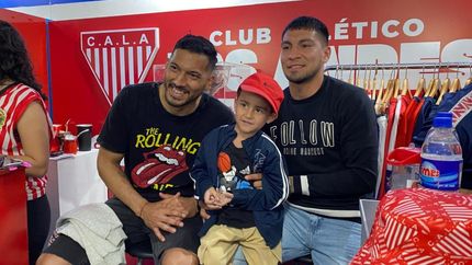 López y Cañete, con los hinchas de Los Andes. López y Cañete, con los hinchas de Los Andes.