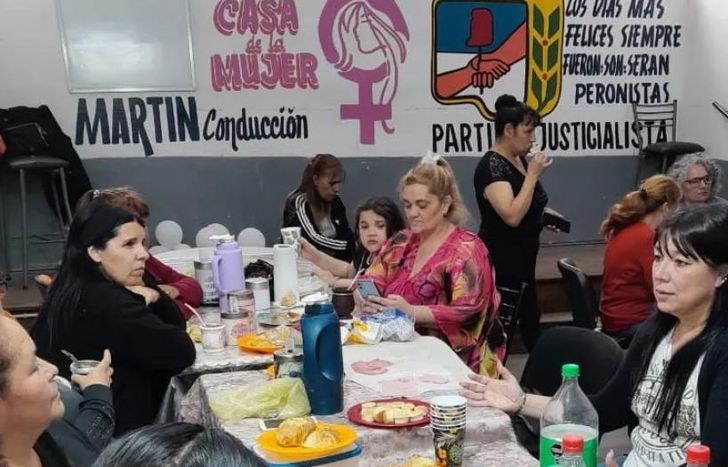 Todo listo en Claudio de Alas 2633, Budge para recibir a los vecinos que quieran anotarse.