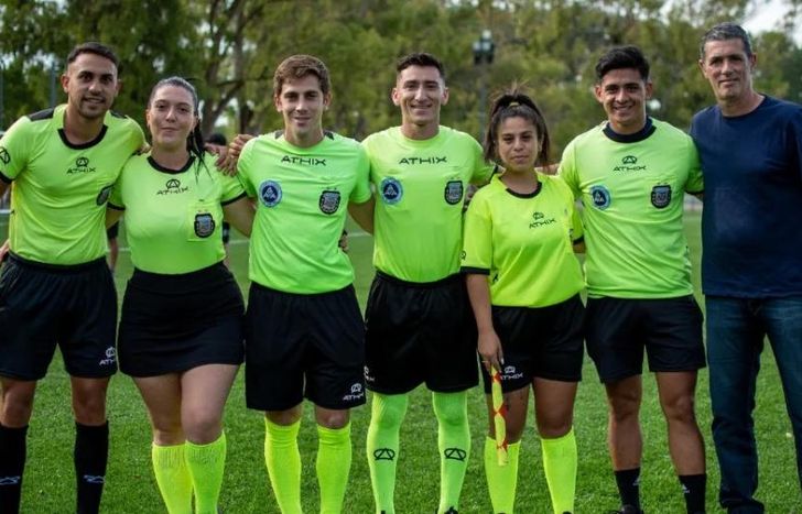 Los egresados pueden desempeñarse como árbitros en diferentes torneos.