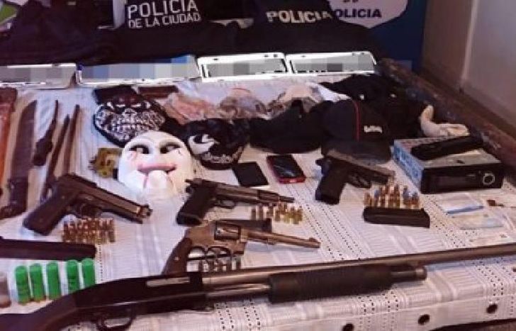 también utilizaban máscaras y pasamontañas para robar.