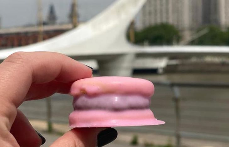 El alfajor rosa, en homenaje a las guerreras que luchan a diario contra el cáncer.