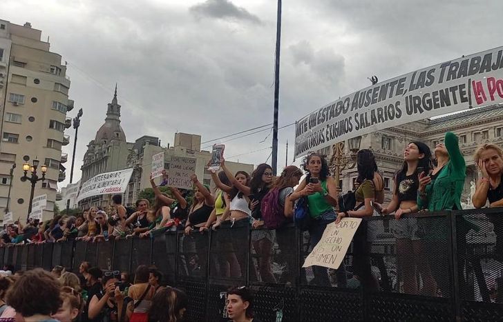 Hay marchas frente al Congreso y en todo el país por el Día Internacional de la Mujer Trabajadora.