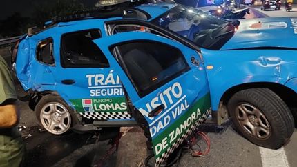 Así quedó la camioneta de Tránsito Lomas tras el accidente.