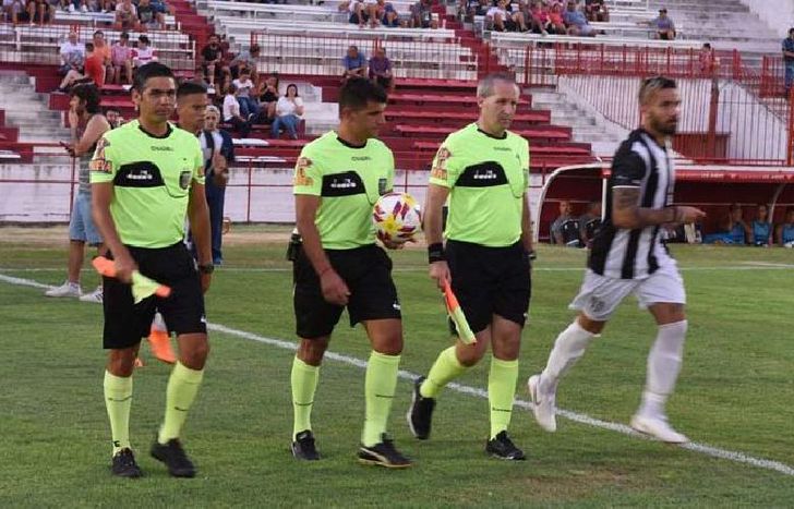 Lucas Novelli dirigirá en el estadio Alfredo Beranger o irá a Santiago del estero