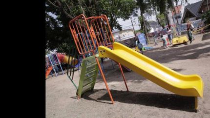 Avanza la entrega de juegos a Jardines de Lomas
