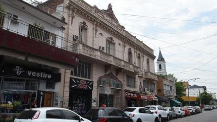 El centro de compras por excelencia de Banfield. El centro de compras por excelencia de Banfield.