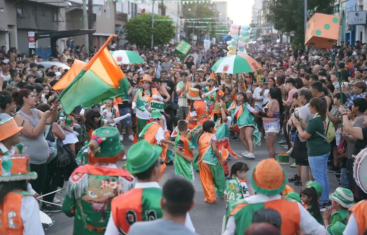 Lomas culminó seis días de Carnaval con artistas y mucho ritmo en las calles.