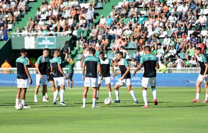 Dabove mete mano en el sector defensivo.