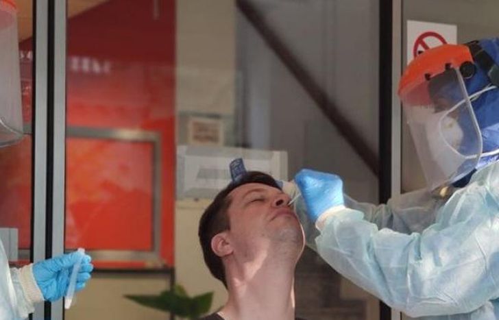 Actualmente, 34.600 personas aún están cursando la enfermedad.