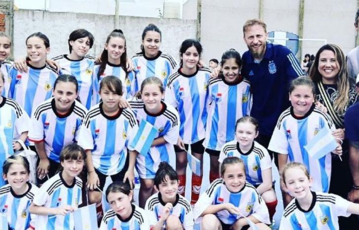 Los chicos del Club Lamadrid, con sus casacas.