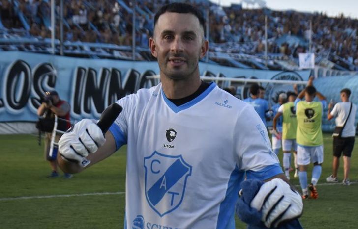 El arquero de Temperley destacó el primer partido de local en el estadio Alfredo Beranger.