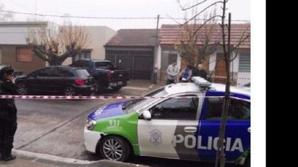 la plata: reducen a dos jubilados en su casa para robar