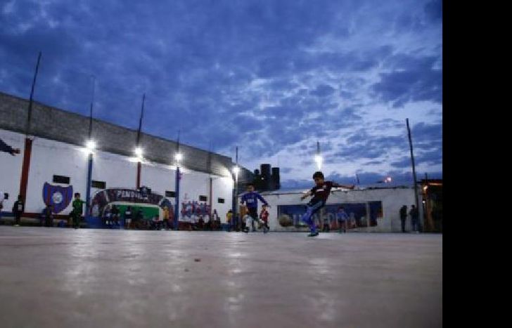 ya son 107  los clubes  en los que  se colocaron luces led.