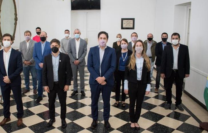 Autoridades de Provincia, Nación y municipales.