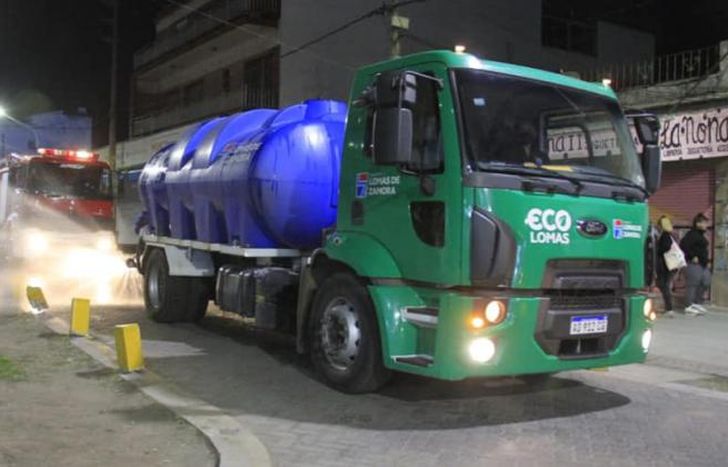 Continúan los operativos de desinfección nocturnos.