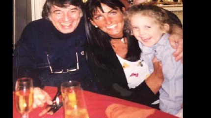 CLARA, SU MAMÁ, SU HERMANO Y SANDRO.