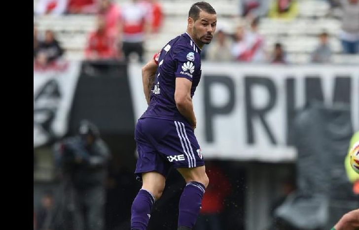 Rodrigo Mora, la figura de River y del partido, palpita el primer gol ante los sanjuaninos.