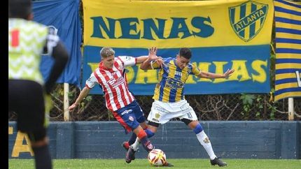 En Villa Crespo, Talleres fue goleado por el Bohemio, que festejó el ascenso de categoría. (AtlantaOficial).