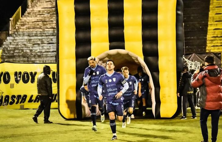 Temperley pisa el Fragata Sarmiento.