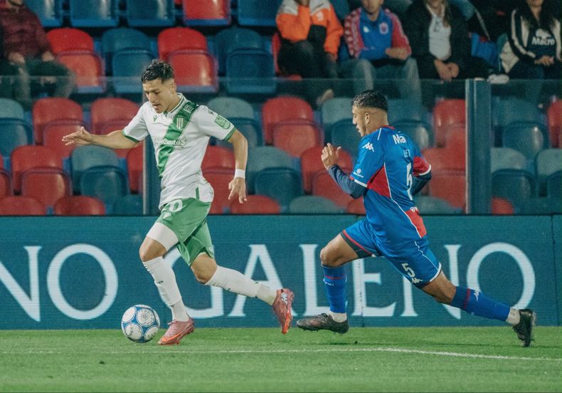 Banfield le gana a Tigre en Victoria.