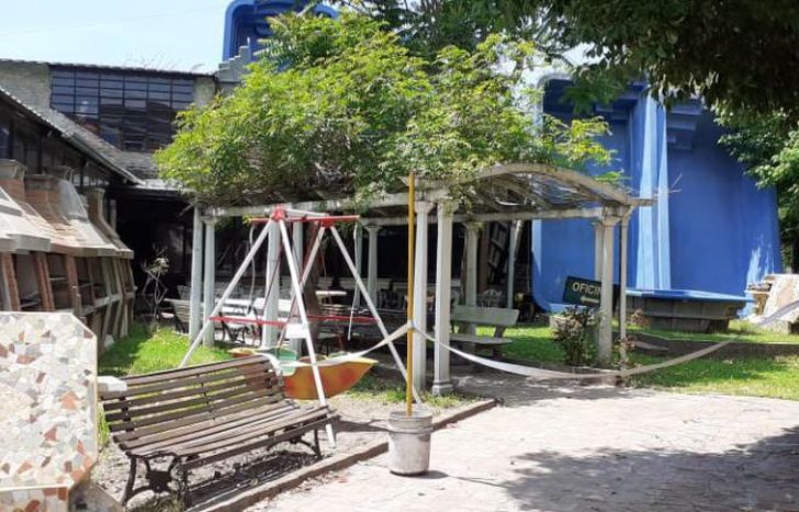 Las piletas y las parrillas: el verano, en el patio de casa.