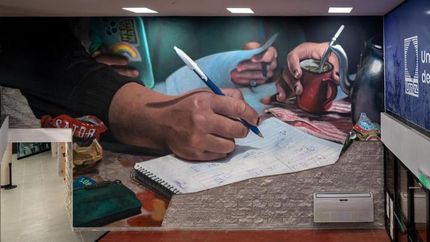 Una de las obras está dentro de la biblioteca.