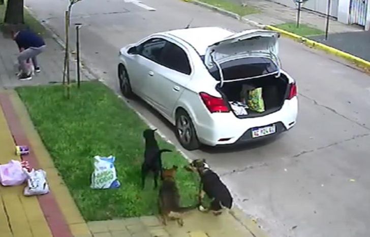 El dramático momento quedó grabado en una cámara de seguridad.