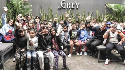 chicas y chicos de paraiso de la infancia visitaron grey
