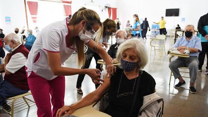Los mayores de 70 podrán vacunarse sin inscripción previa.