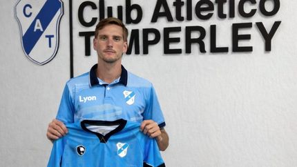 Nicolás Molina ya firmó contrato con Temperley. Nicolás Molina ya firmó contrato con Temperley.