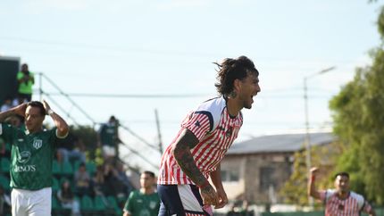 Así celebró su golazo Mauricio Asenjo. Así celebró su golazo Mauricio Asenjo.