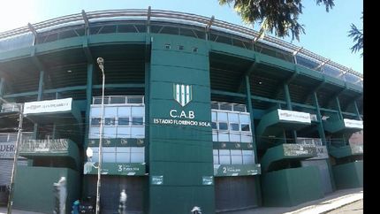 banfield se pone al dia con sus deudas