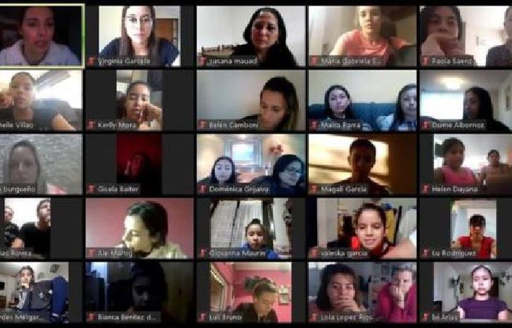 las chicas ahora siguen con sus clases de entrenamiento por zoom y además se suman a las charlas de cada sábado.