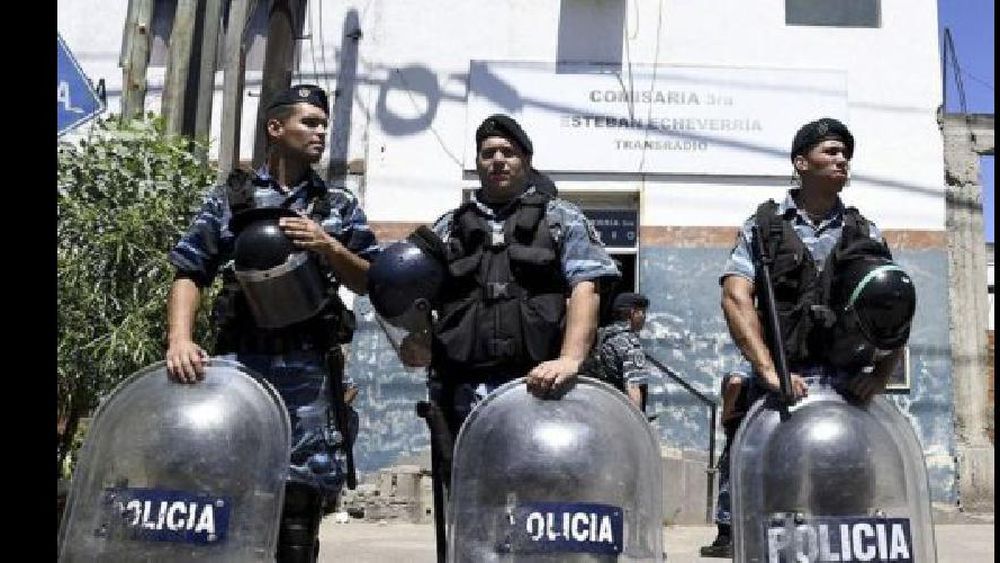 A casi un mes de la masacre de la comisaría de Monte Grande, Asuntos Internos desafectó a cinco policías