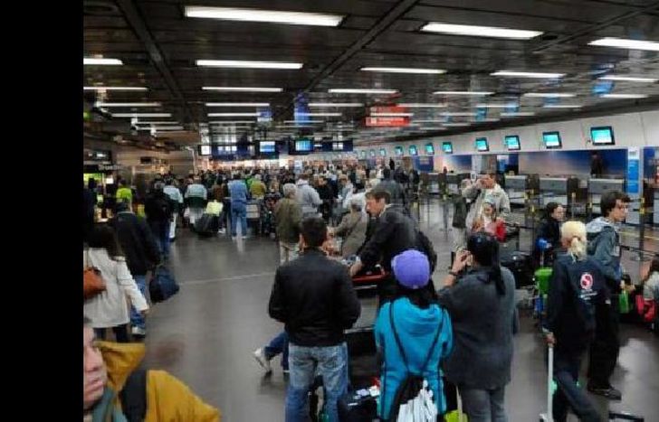 trabajaron en el lugar los bomberos y la Brigada de Explosivos de la Policía de Seguridad Aeroportuaria.
