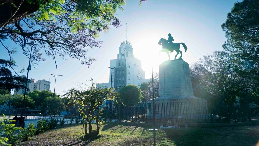 Sostienen que la fecha fundacional de Lomas de Zamora fue el 14 de mayo. Sostienen que la fecha fundacional de Lomas de Zamora fue el 14 de mayo.