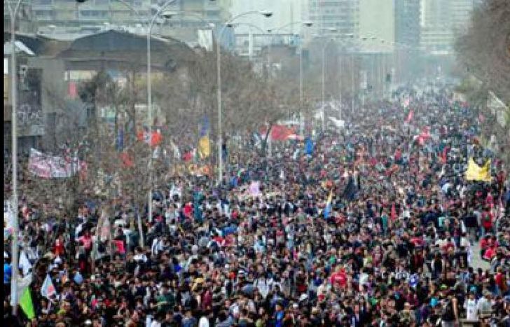 miles de manifestantes en la protesta de este miércoles.