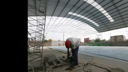 un nuevo tinglado para la cancha del club los ceibos de chingolo
