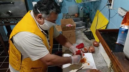 Defensa Civil preparaba la comida en el Hotel Mi Refugio.